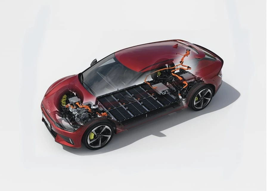 In een e-auto zit vaak een batterij met meer capaciteit dan een thuisbatterij (bron: KIA)