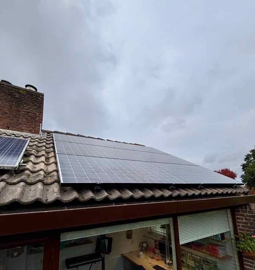 Nog meer grijze lucht boven zonnepanelen in oktober 25